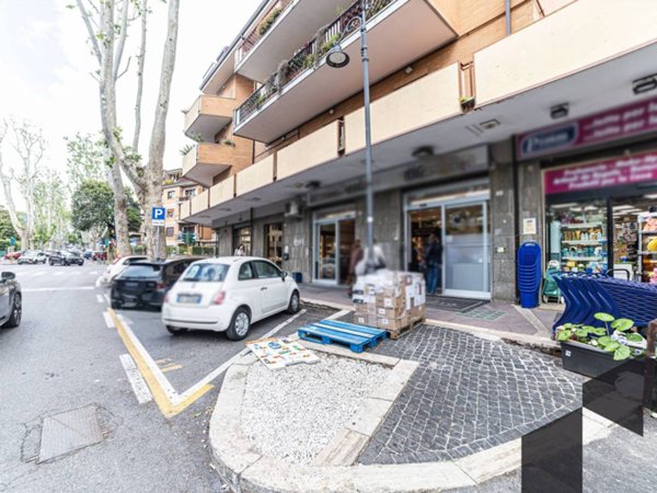 negozio in vendita a Grottaferrata