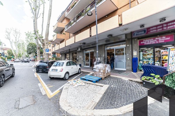 locale commerciale in vendita a Grottaferrata
