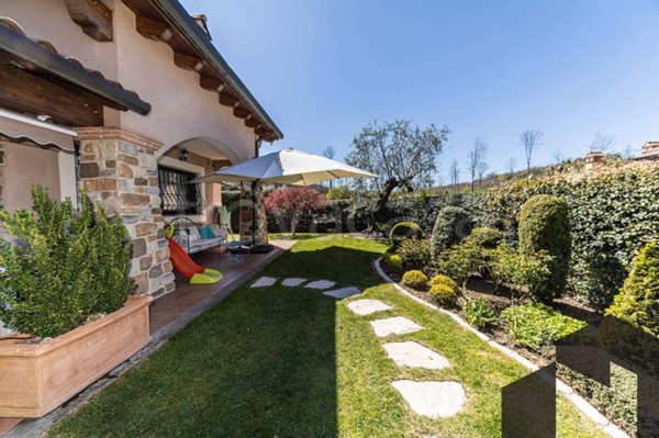 casa indipendente in vendita a Grottaferrata in zona Molara