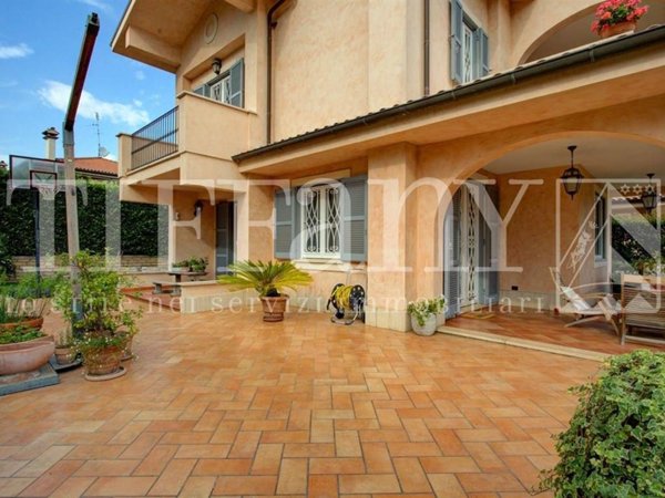 casa indipendente in vendita a Grottaferrata in zona Molara