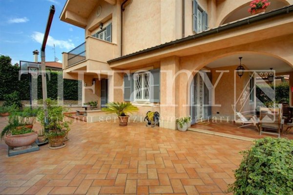 casa indipendente in vendita a Grottaferrata in zona Molara