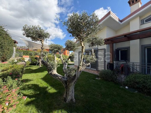 casa indipendente in vendita a Grottaferrata