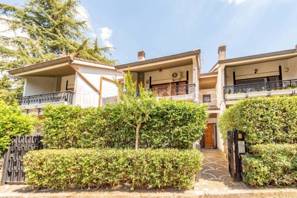 casa indipendente in vendita a Grottaferrata in zona Molara