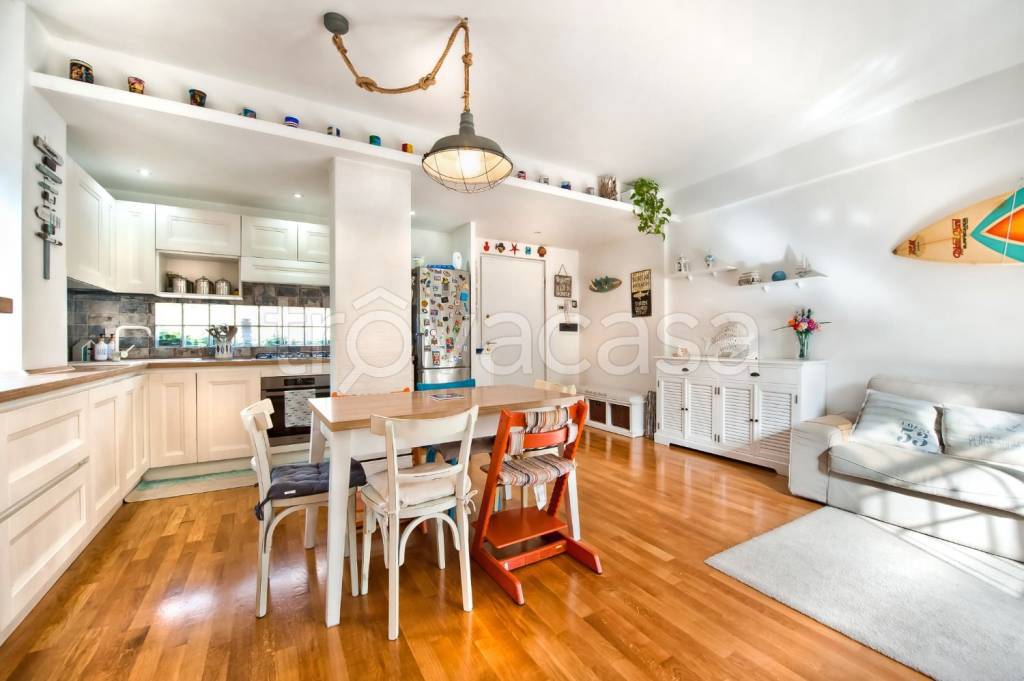 casa indipendente in vendita a Grottaferrata in zona Molara
