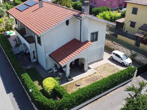 casa indipendente in vendita a Grottaferrata in zona Molara