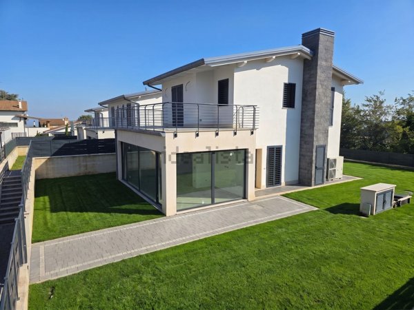 casa indipendente in vendita a Grottaferrata in zona Molara