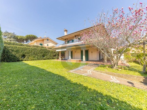 casa indipendente in vendita a Grottaferrata in zona Molara