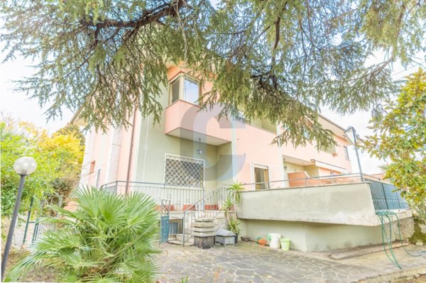 casa indipendente in vendita a Grottaferrata in zona Molara