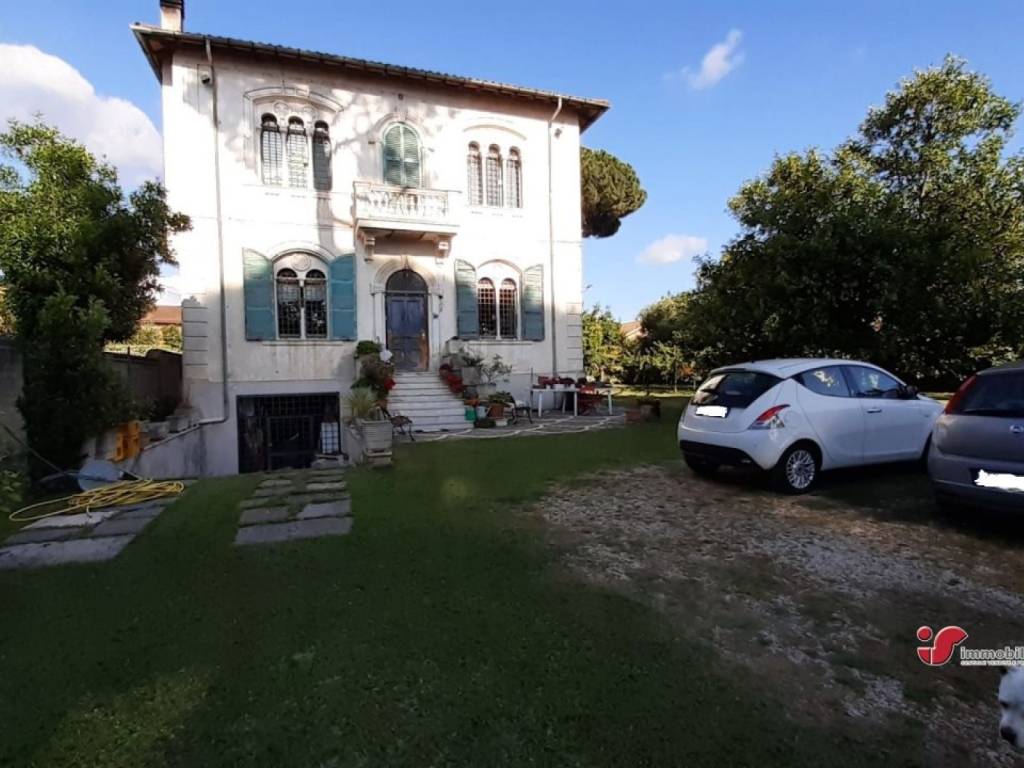 casa indipendente in vendita a Grottaferrata in zona Molara