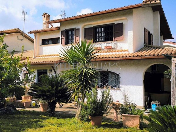 casa indipendente in vendita a Grottaferrata in zona Molara