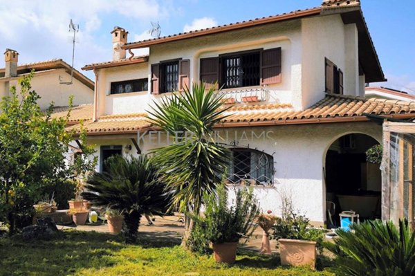casa indipendente in vendita a Grottaferrata in zona Molara