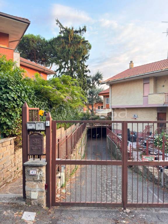 casa indipendente in vendita a Grottaferrata in zona Molara