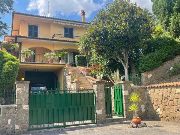 casa indipendente in vendita a Grottaferrata