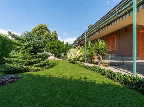 casa indipendente in vendita a Grottaferrata in zona Molara
