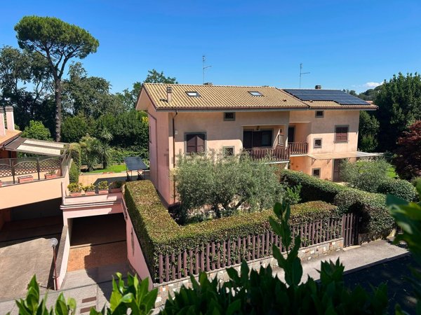 casa indipendente in vendita a Grottaferrata in zona Molara