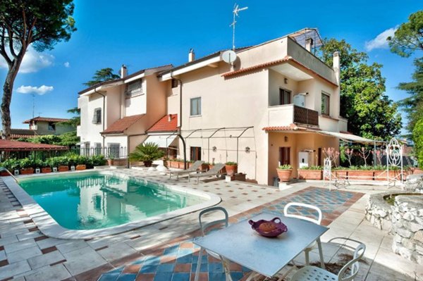 casa indipendente in vendita a Grottaferrata in zona Molara