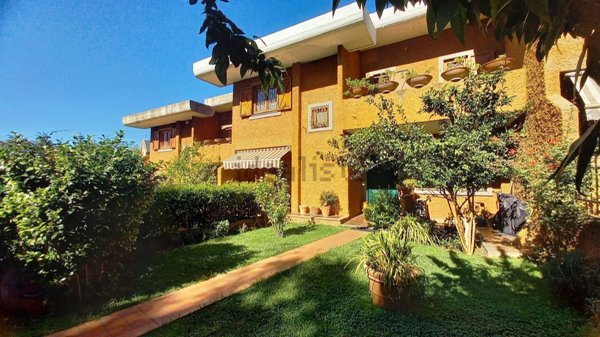 casa indipendente in vendita a Grottaferrata in zona Molara