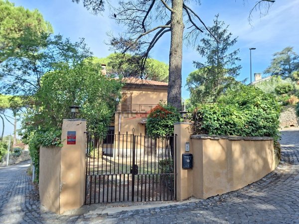 casa indipendente in vendita a Grottaferrata in zona Molara