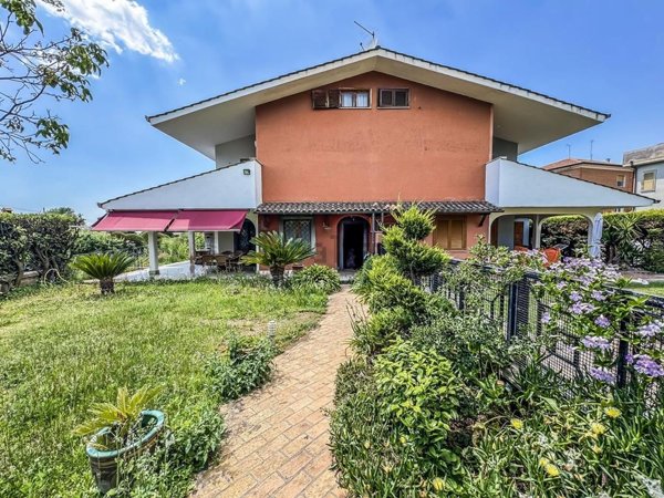 casa indipendente in vendita a Grottaferrata