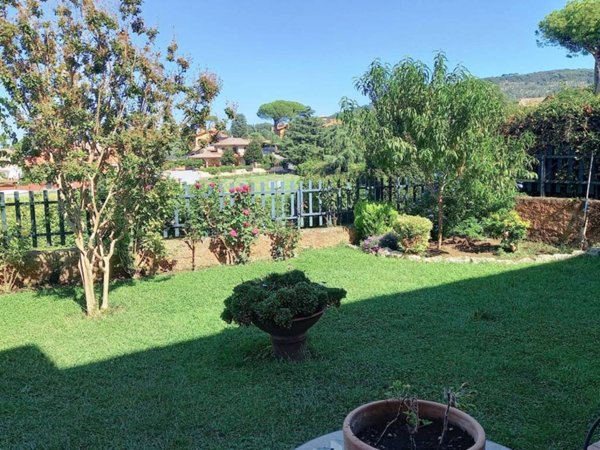 casa indipendente in vendita a Grottaferrata in zona Molara
