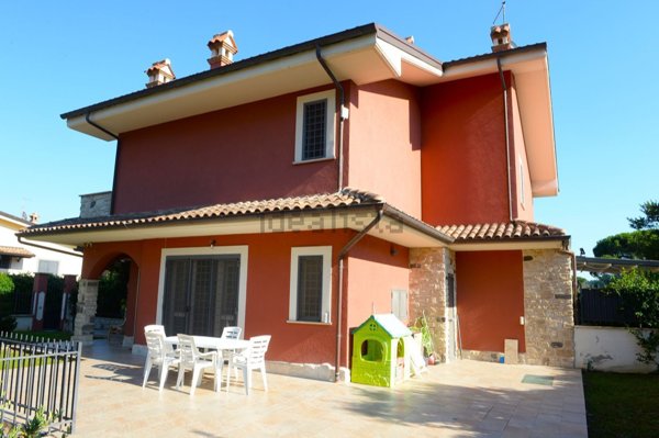 casa indipendente in vendita a Grottaferrata in zona Molara