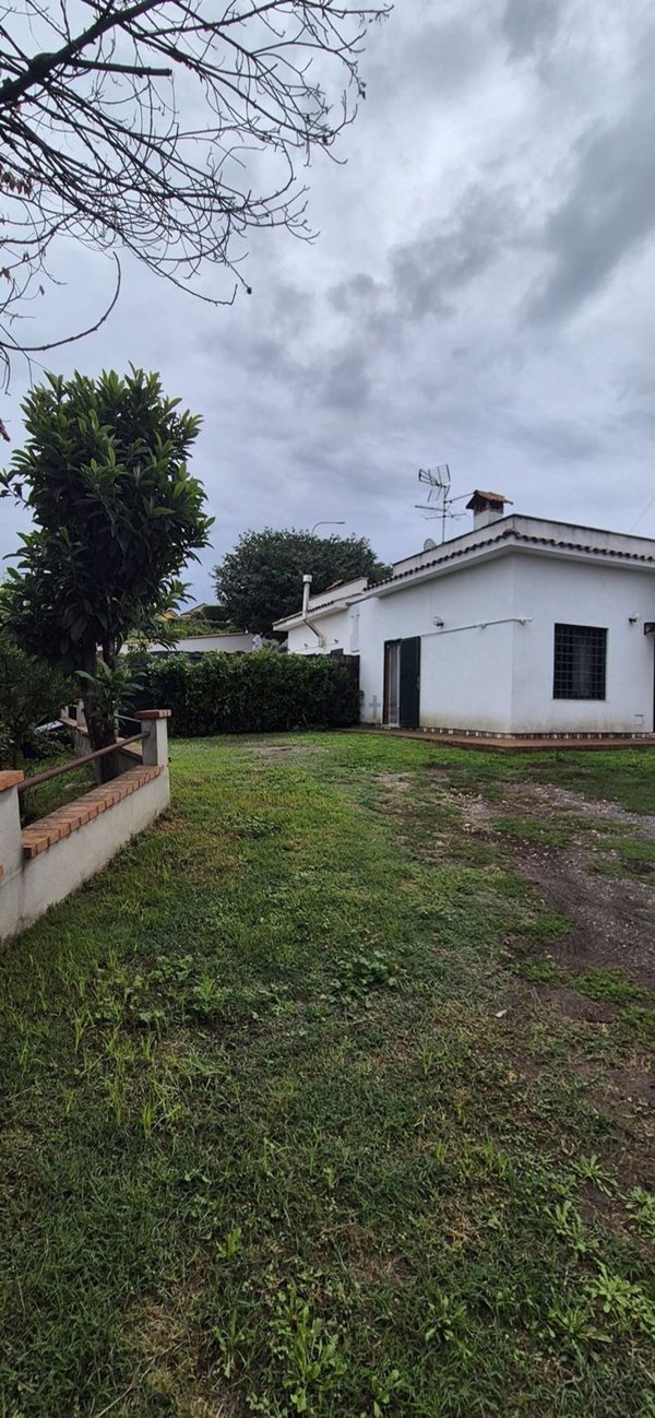 casa indipendente in vendita a Grottaferrata in zona Molara