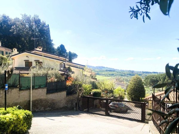 casa indipendente in vendita a Grottaferrata in zona Molara