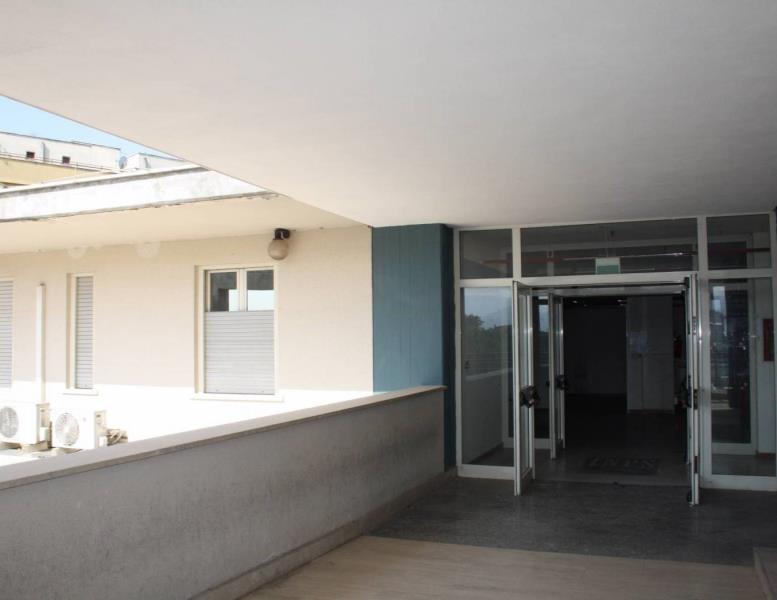 ufficio in vendita a Guidonia Montecelio in zona Colle Fiorito