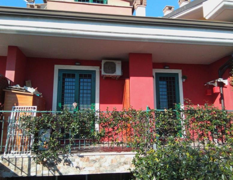 casa indipendente in vendita a Guidonia Montecelio in zona Pichini
