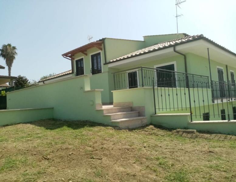 casa indipendente in vendita a Guidonia Montecelio in zona Colleverde