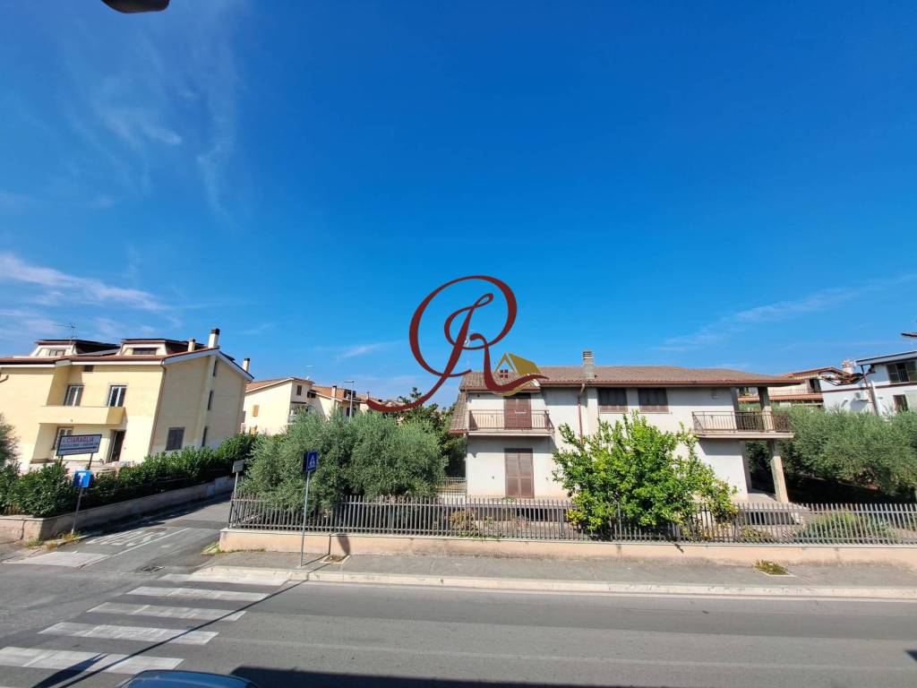 casa indipendente in vendita a Guidonia Montecelio in zona Villanova