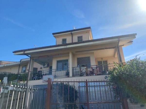casa indipendente in vendita a Guidonia Montecelio in zona Guidonia