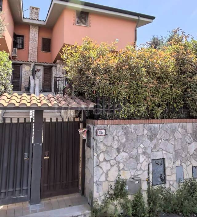 casa indipendente in vendita a Guidonia Montecelio in zona Montecelio