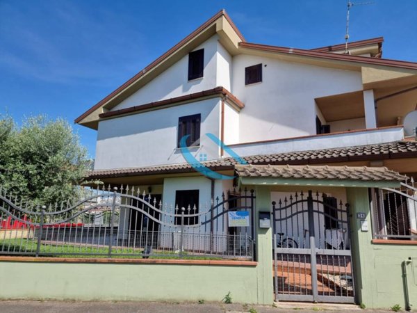 casa indipendente in vendita a Guidonia Montecelio in zona Villanova
