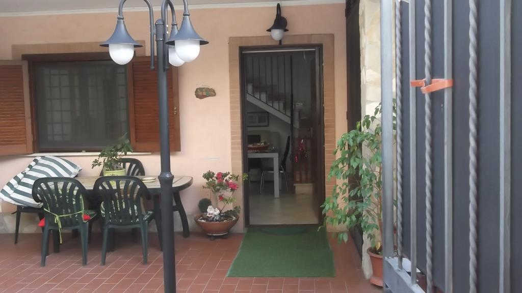 casa indipendente in vendita a Guidonia Montecelio in zona Setteville