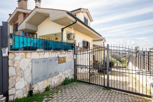 casa indipendente in vendita a Guidonia Montecelio in zona Marco Simone