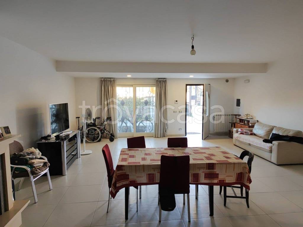 casa indipendente in vendita a Guidonia Montecelio in zona Montecelio