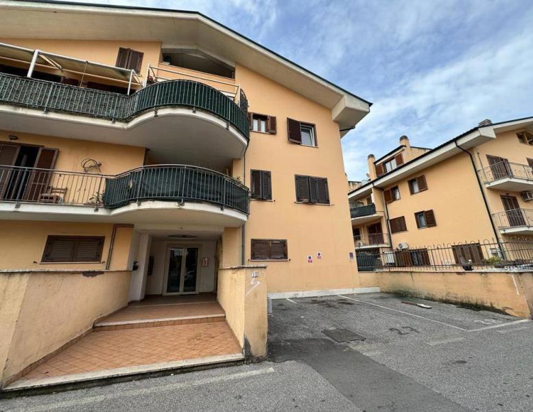 appartamento in vendita a Guidonia Montecelio in zona Villalba