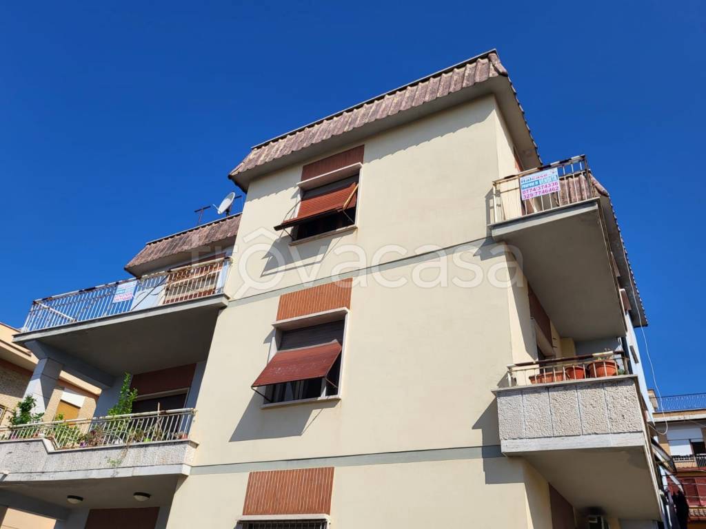 appartamento in vendita a Guidonia Montecelio in zona Villalba