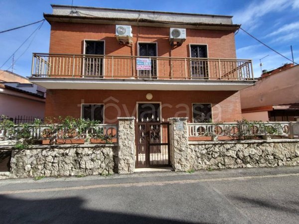 casa indipendente in vendita a Guidonia Montecelio in zona Guidonia