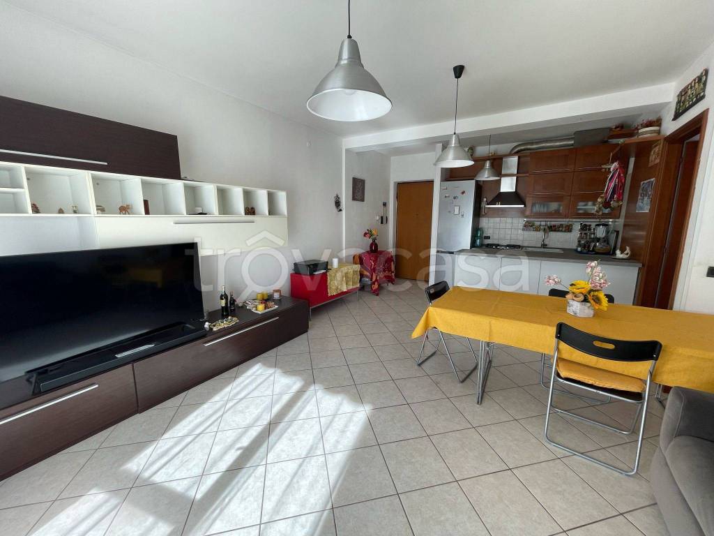 appartamento in vendita a Guidonia Montecelio in zona Marco Simone