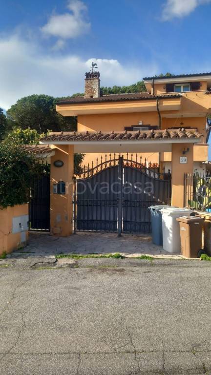 casa indipendente in vendita a Guidonia Montecelio in zona Marco Simone