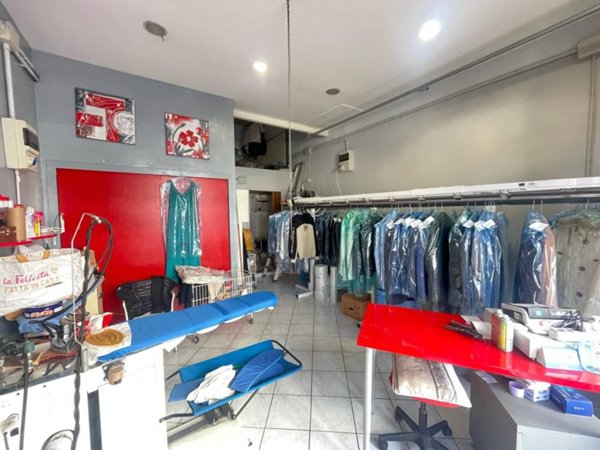 locale commerciale in vendita a Guidonia Montecelio in zona Villalba