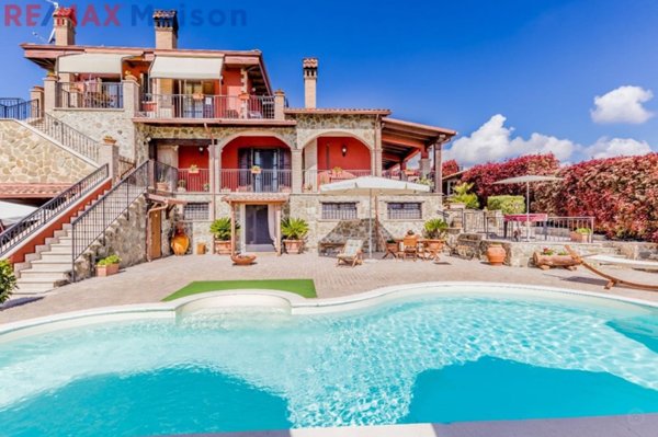 casa indipendente in vendita a Guidonia Montecelio in zona Montecelio