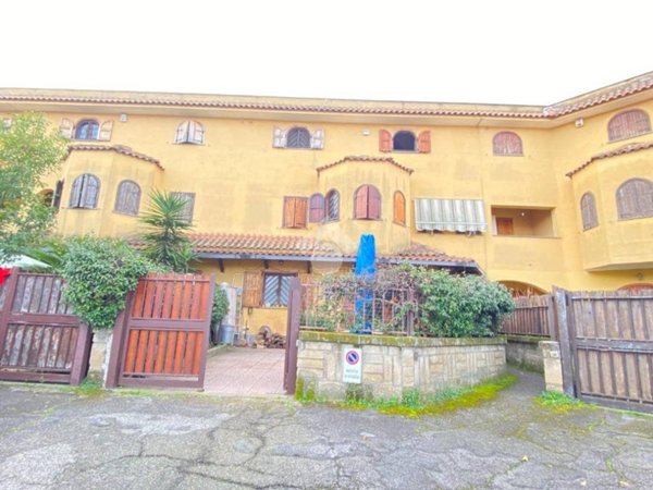 casa indipendente in vendita a Guidonia Montecelio in zona Colleverde