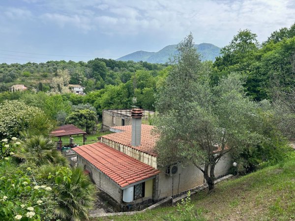 pentavano in vendita a Guidonia Montecelio in zona Guidonia