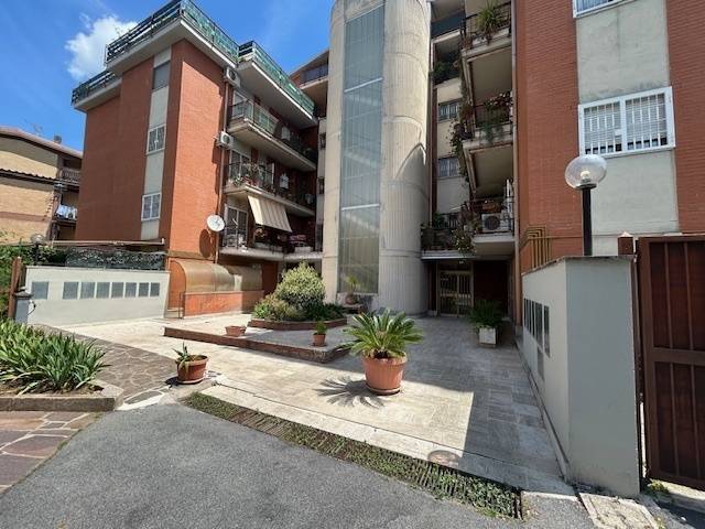appartamento in vendita a Guidonia Montecelio in zona Guidonia