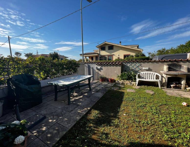 casa indipendente in vendita a Guidonia Montecelio in zona Marco Simone