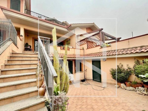 casa indipendente in vendita a Guidonia Montecelio in zona Setteville