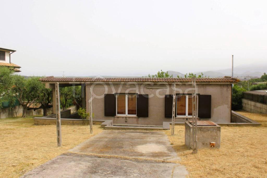 casa indipendente in vendita a Guidonia Montecelio in zona Marco Simone